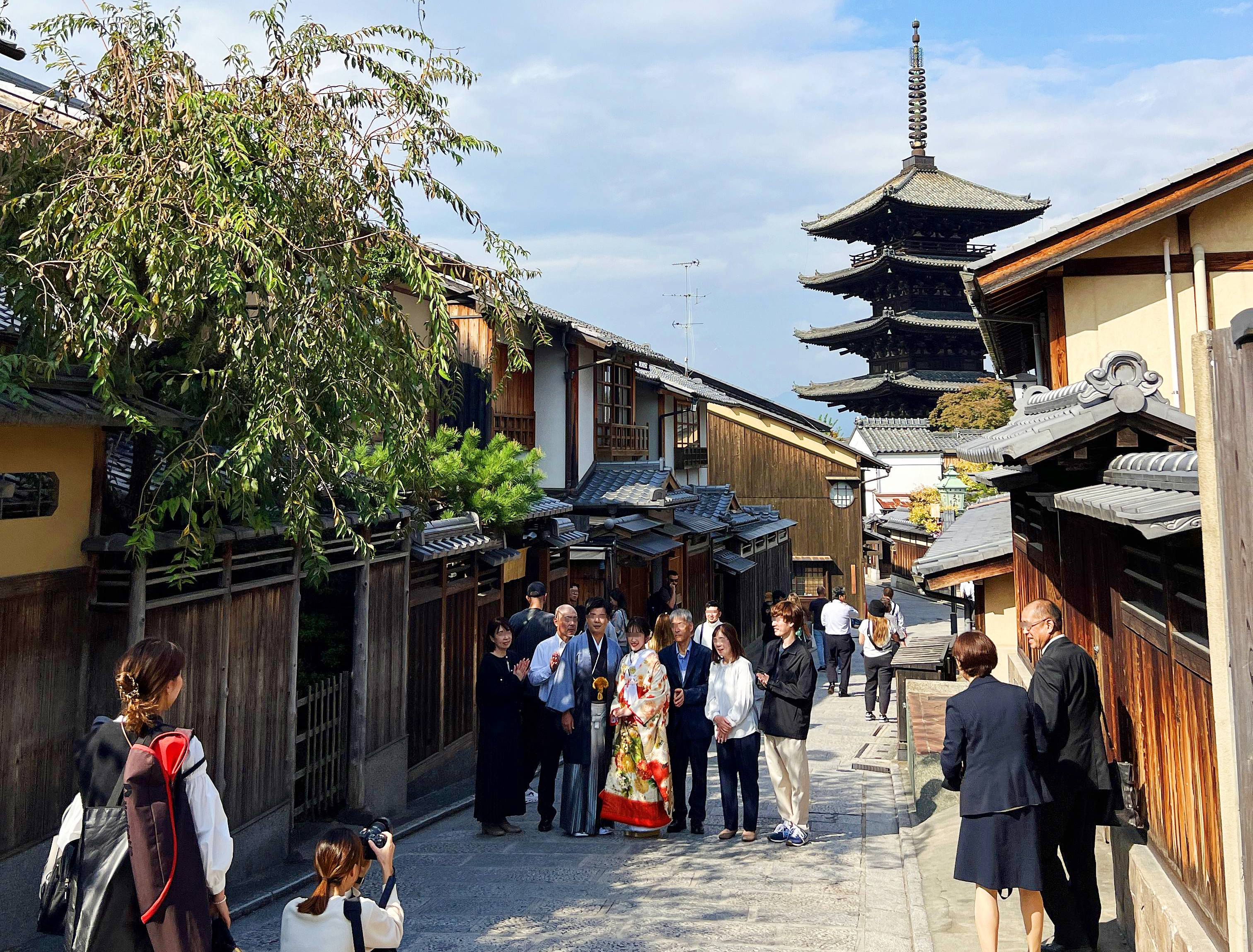 八坂の塔（法觀寺五重塔）與拍照的人們