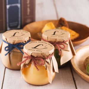 山形市内を中心に山形県内、庄内、置賜、村山、最上。さらにはお隣りの宮城県仙台、秋田県にも出張撮影してます。スタジオも完備してますので、商品をお送りいただければ高品質な商品の撮影も可能です。店舗様の店舗内の撮影やスタッフさんの撮影、さらに企業様の商品撮影から従業員様、お仕事をされてる風景の写真など、幅広い撮影に対応しております。