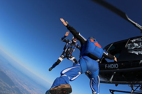 sauter en parachute d'un hélicoptère