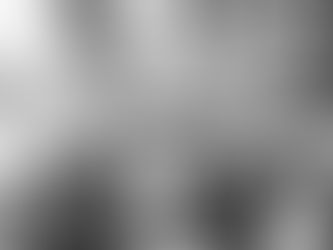 Schwarz-weiss Bild von Personen, die ihre Hände übereinander legen