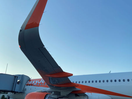 Flugzeug von easyJet am EuroAirport