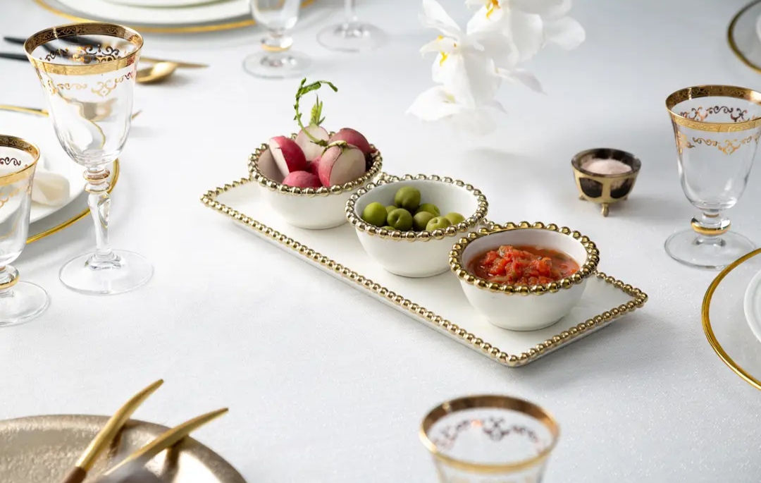 Plat avec 3 bols en porcelaine 
