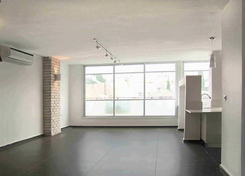 שיפוץ מהיסוד ותכנון מחדש של חלל הדירה הביא לפרויקט השבחה מוצלח עם תשואה של 38% על ההשקעה, כעבור 4 חודשים בלבד. 