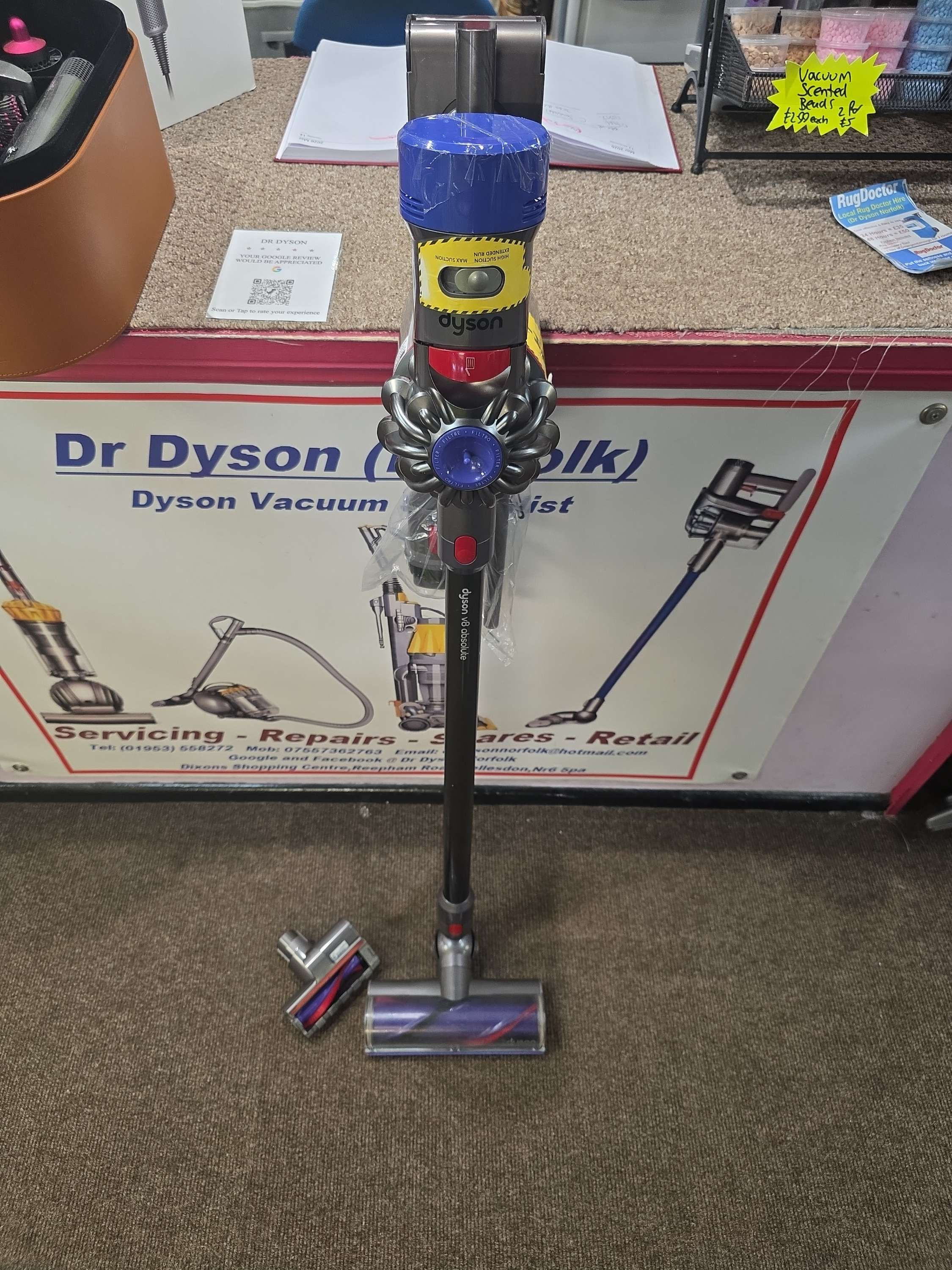 Dyson V8 "Animal" Handheld Cordless Vacuum Cleaner