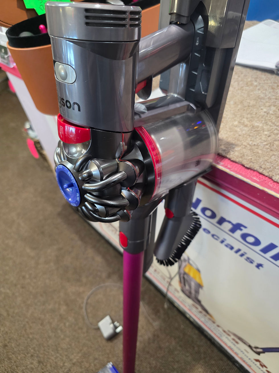 Thumbnail: Dyson V7 Handheld Cordless Vacuum Cleaner 