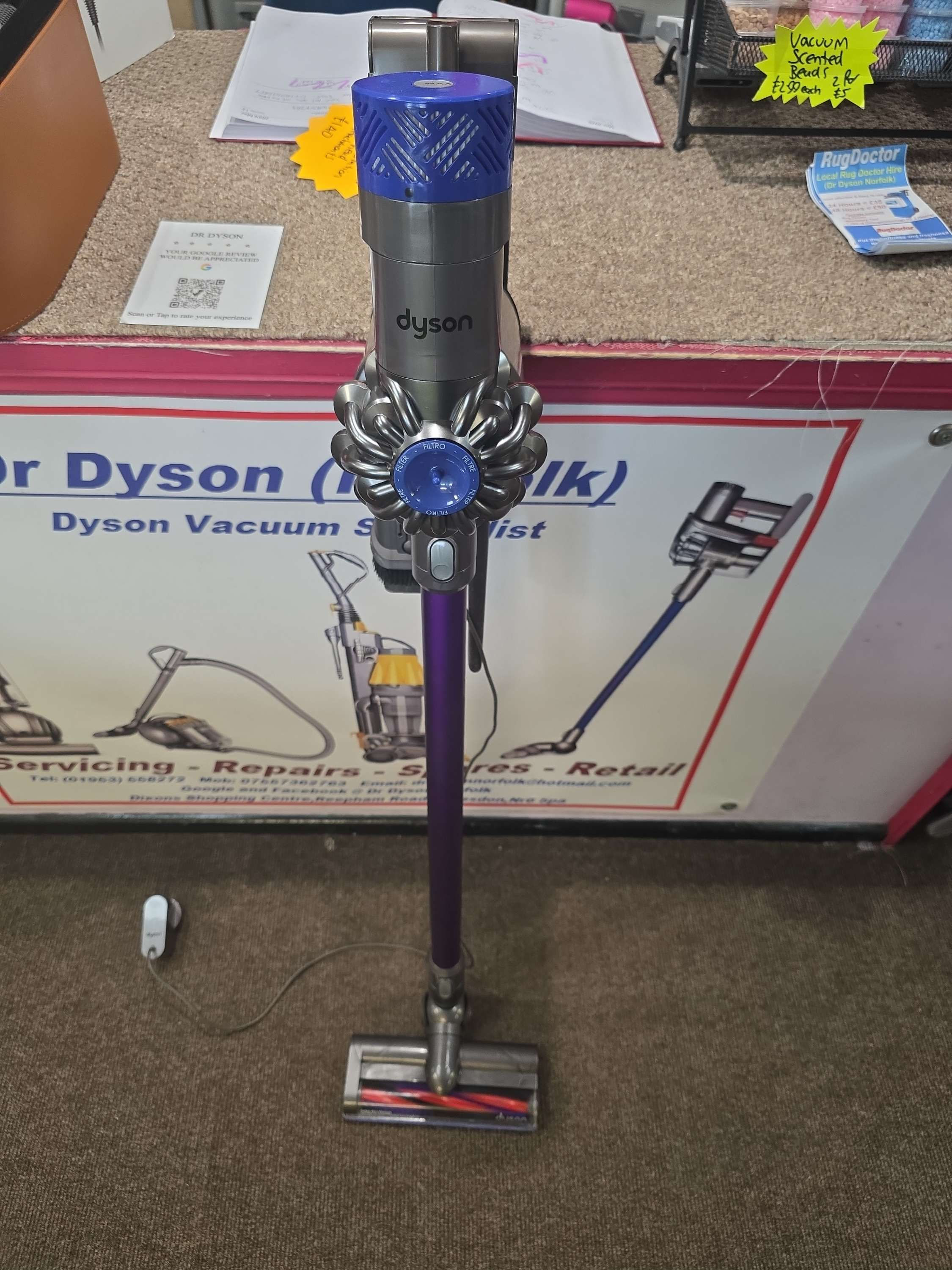 Dyson V6 Handheld Cordless Vacuum Cleaner