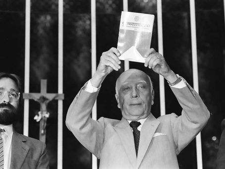 A Política Econômica Atual e a Destruição da Constituição de 1988.