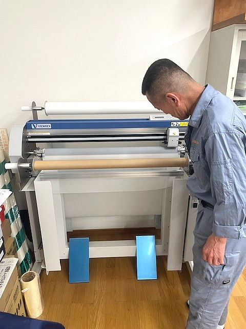 カッティングプロッター操作風景