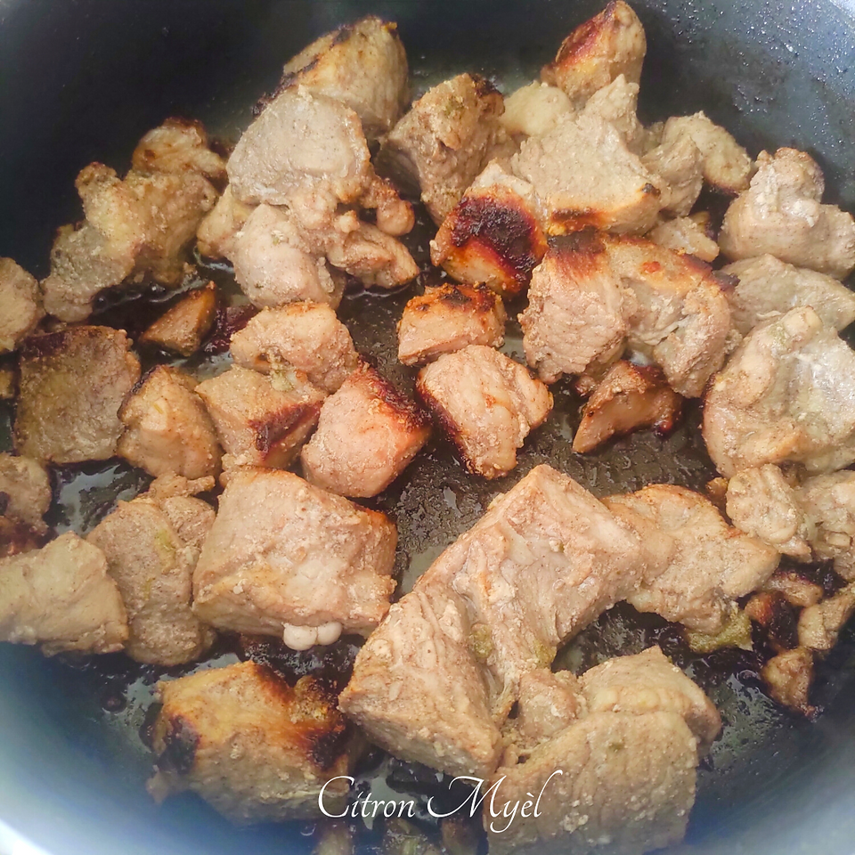 Sauté de porc entrain de roussir 