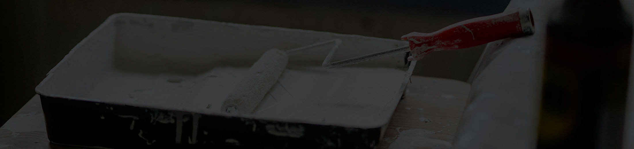 Paint roller in white paint tray_edited.