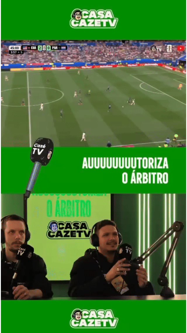 Cabine de Narração Casa CazéTV com torcedor gravando sua própria narração esportiva em uma experiência interativa desenvolvida pela Phygital Solutions em parceria com a TM1.