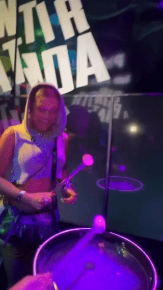 Ativação Beat Hero da Philco no Rock in Rio 2026 com timbaus iluminados e sensores, desenvolvida pela Phygital Solutions junto à Agência Atenas.