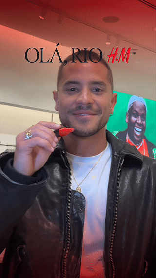 Participantes interagem com ativação Câmera Sign durante a inauguração da loja H&M no Shopping Rio Sul, criando vídeos personalizados com assinatura digital diretamente na lente da câmera.