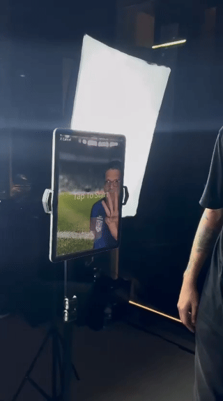 Ativação da SABESP no Museu do Futebol, desenvolvida pela Phygital Solutions para a Dream Factory, transformou visitantes em figurinhas personalizadas inspiradas nos álbuns de Copa.