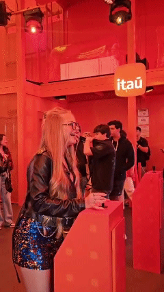 Ativações do Itaú no The Town 2025 criadas pela Phygital Solutions integraram tecnologia, gamificação e propósito em uma jornada conectada entre Cofrinho Interativo e “Você no Controle”.