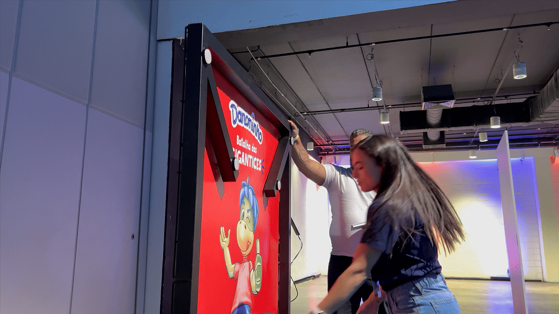 Engajamento do público em ativação interativa da Danone desenvolvida pela Phygital Solutions
