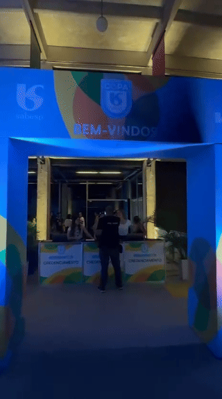 Ativação da SABESP no Museu do Futebol, desenvolvida pela Phygital Solutions para a Dream Factory, transformou visitantes em figurinhas personalizadas inspiradas nos álbuns de Copa.