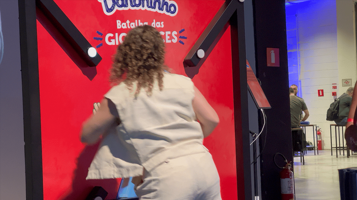 Engajamento do público em ativação interativa da Danone desenvolvida pela Phygital Solutions