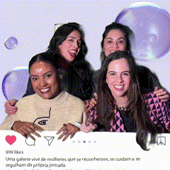 Participante interage com a ativação Feed 3D no lançamento do Renew Lift Serum da Natura, simulando a entrada no universo digital da marca.