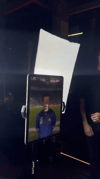 Ativação da SABESP no Museu do Futebol, desenvolvida pela Phygital Solutions para a Dream Factory, transformou visitantes em figurinhas personalizadas inspiradas nos álbuns de Copa.