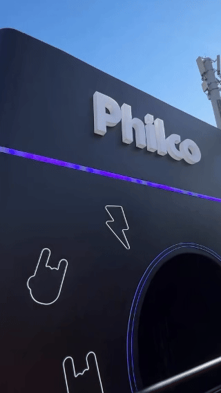 Ativação Beat Hero da Philco no Rock in Rio 2026 com timbaus iluminados e sensores, desenvolvida pela Phygital Solutions junto à Agência Atenas.