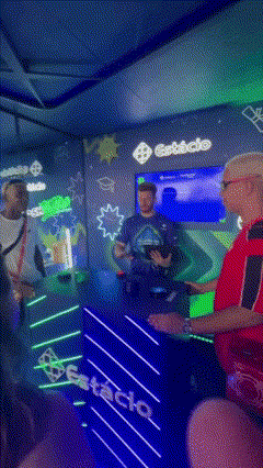 Imagem destacando ativações da Phygital Solutions no Rock in Rio 2024 com games, photo opps, gincanas e experiências sensoriais.