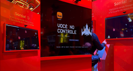 Game Space Invaders totalmente customizado para o Itaú em ativação phygital no The Town