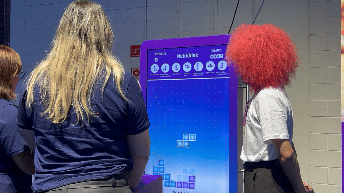 Engajamento do público em ativação interativa da Danone desenvolvida pela Phygital Solutions