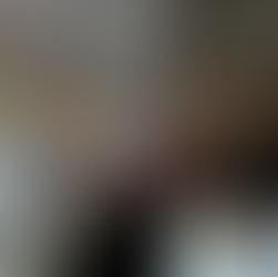 Participantes interagem com a tela Raio X da Phygital Solutions no evento de lançamento do AminoMov da Ajinomoto, explorando de forma dinâmica os benefícios do suplemento.