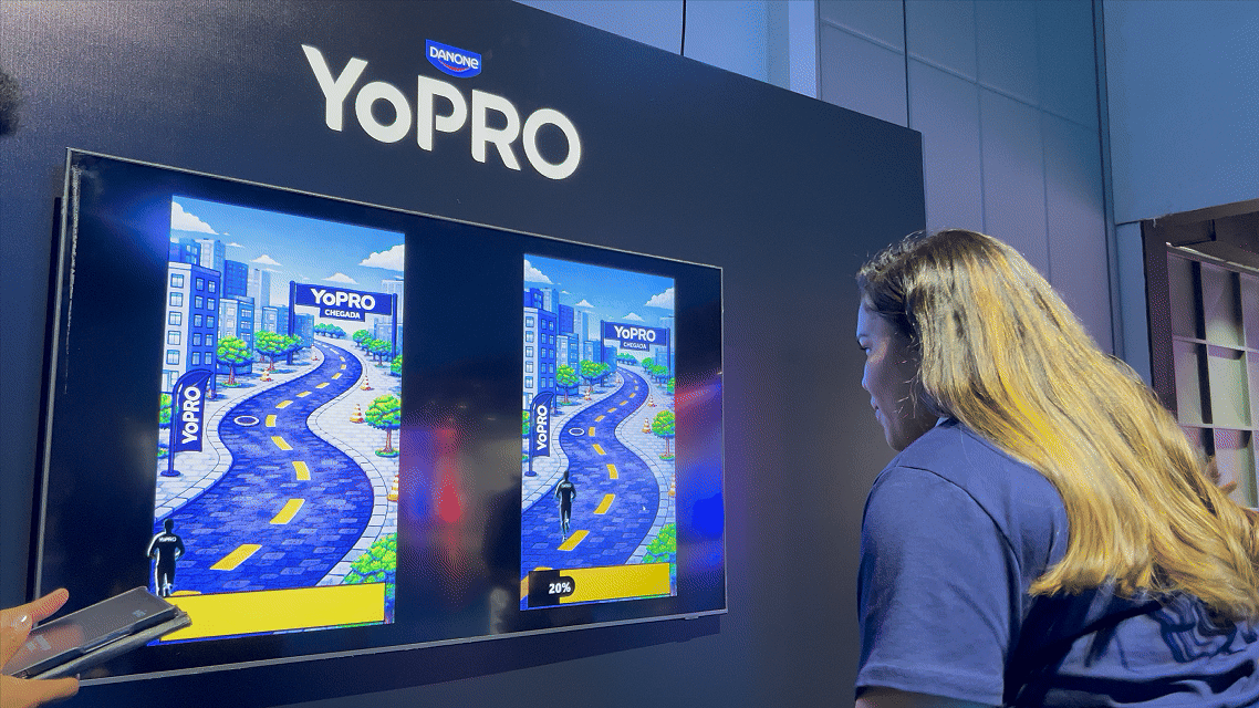 Engajamento do público em ativação interativa da Danone desenvolvida pela Phygital Solutions
