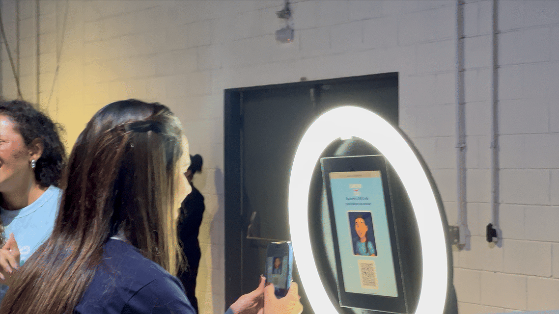 Engajamento do público em ativação interativa da Danone desenvolvida pela Phygital Solutions