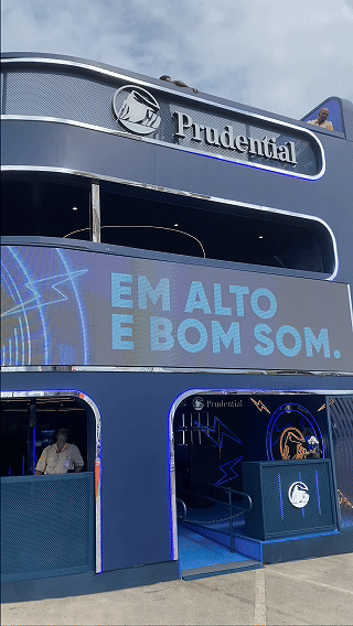 Ativação da Prudential no Rock in Rio 2026 com Capture Booth, IA, impressão de fotos e Social Wall desenvolvida pela Phygital Solutions para a TV1.