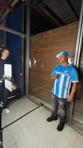 Ativação da SABESP no Museu do Futebol, desenvolvida pela Phygital Solutions para a Dream Factory, transformou visitantes em figurinhas personalizadas inspiradas nos álbuns de Copa.