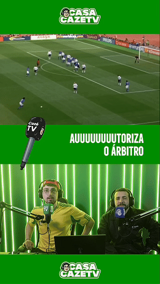Cabine de Narração Casa CazéTV com torcedor gravando sua própria narração esportiva em uma experiência interativa desenvolvida pela Phygital Solutions em parceria com a TM1.