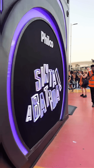 Ativação Beat Hero da Philco no Rock in Rio 2026 com timbaus iluminados e sensores, desenvolvida pela Phygital Solutions junto à Agência Atenas.