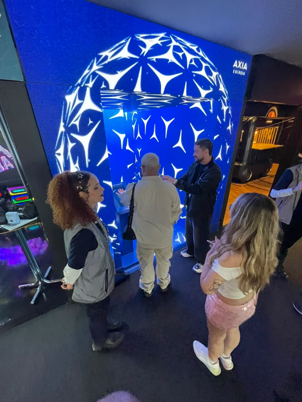 Ativações da Phygital Solutions no Rock in Rio 2026 com Beat Hero, Capture Booth, reconhecimento facial, Social Wall, Roaming Booth e impressão personalizada.
