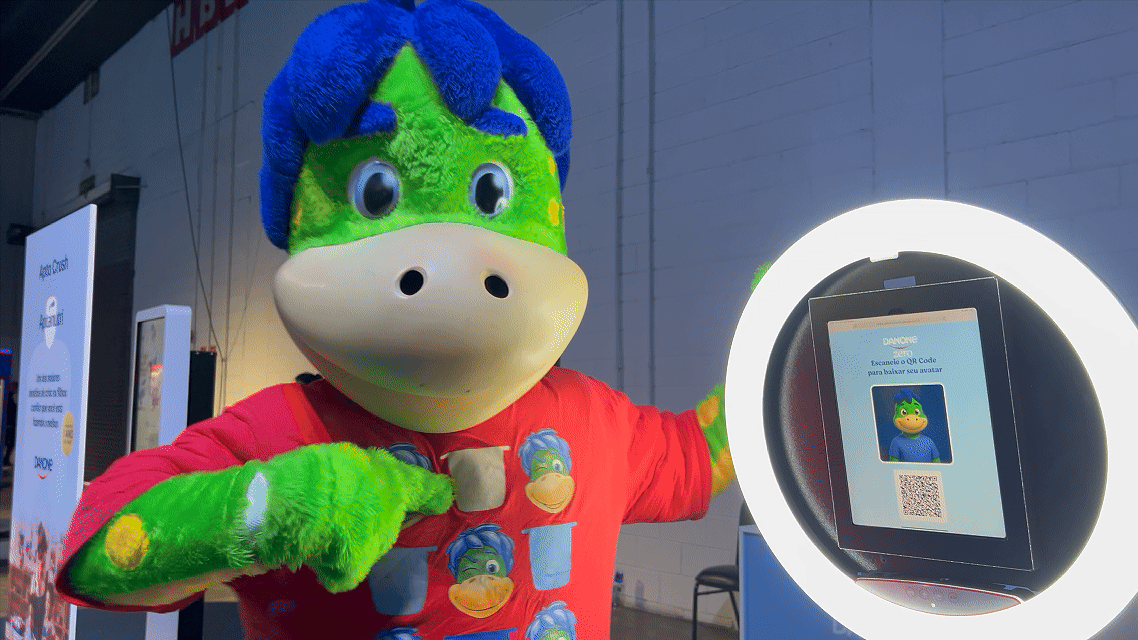 Engajamento do público em ativação interativa da Danone desenvolvida pela Phygital Solutions