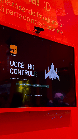 Ativações do Itaú no The Town 2025 criadas pela Phygital Solutions integraram tecnologia, gamificação e propósito em uma jornada conectada entre Cofrinho Interativo e “Você no Controle”.