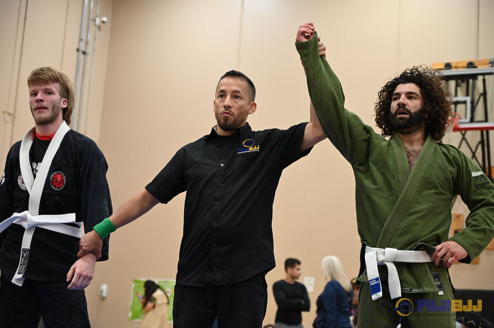 A white belt member of Pica Pau wins a local jiu jitsu match.