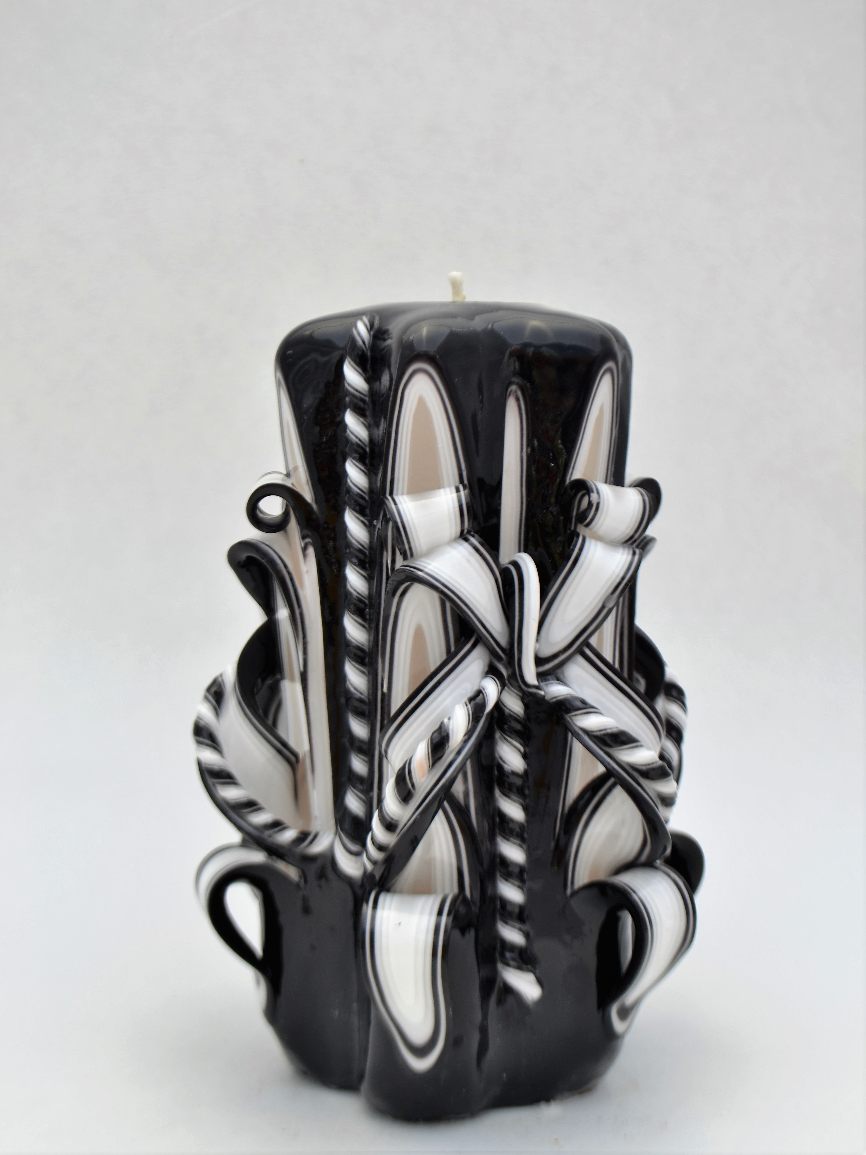 White & Black Small Centerpiece Single Bow