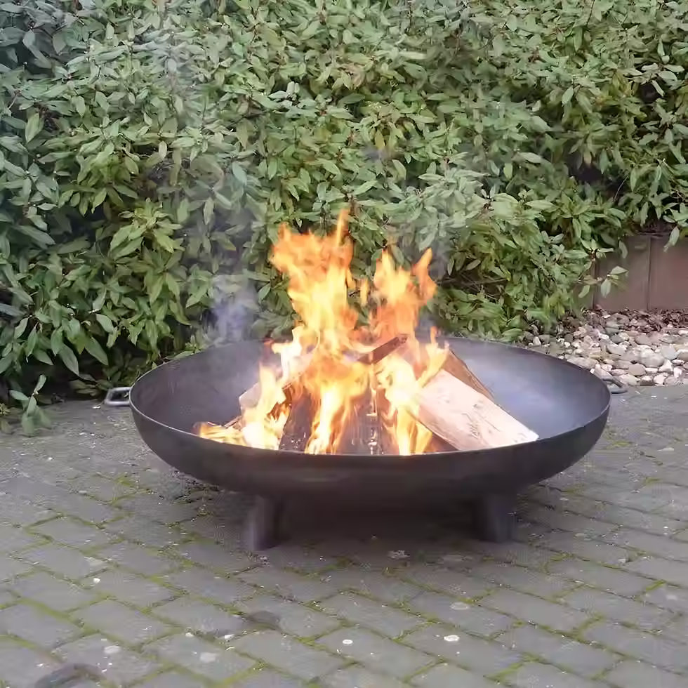 cuve de braséro à poser avec buches enflammées