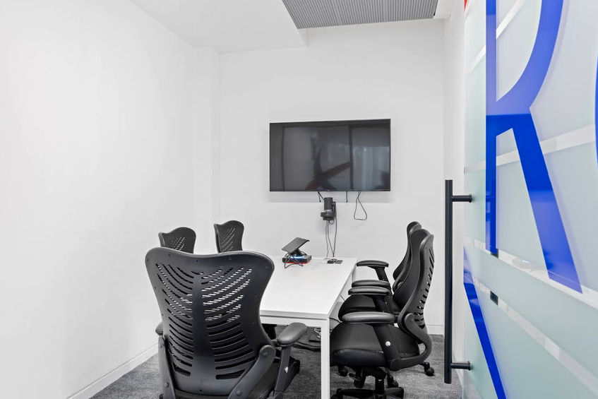 Compact meeting room in a sustainable office design by Brookhouse with efficient space planning