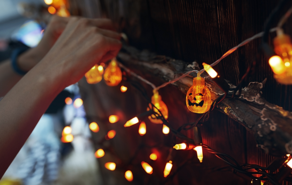 Hanging up halloween lights