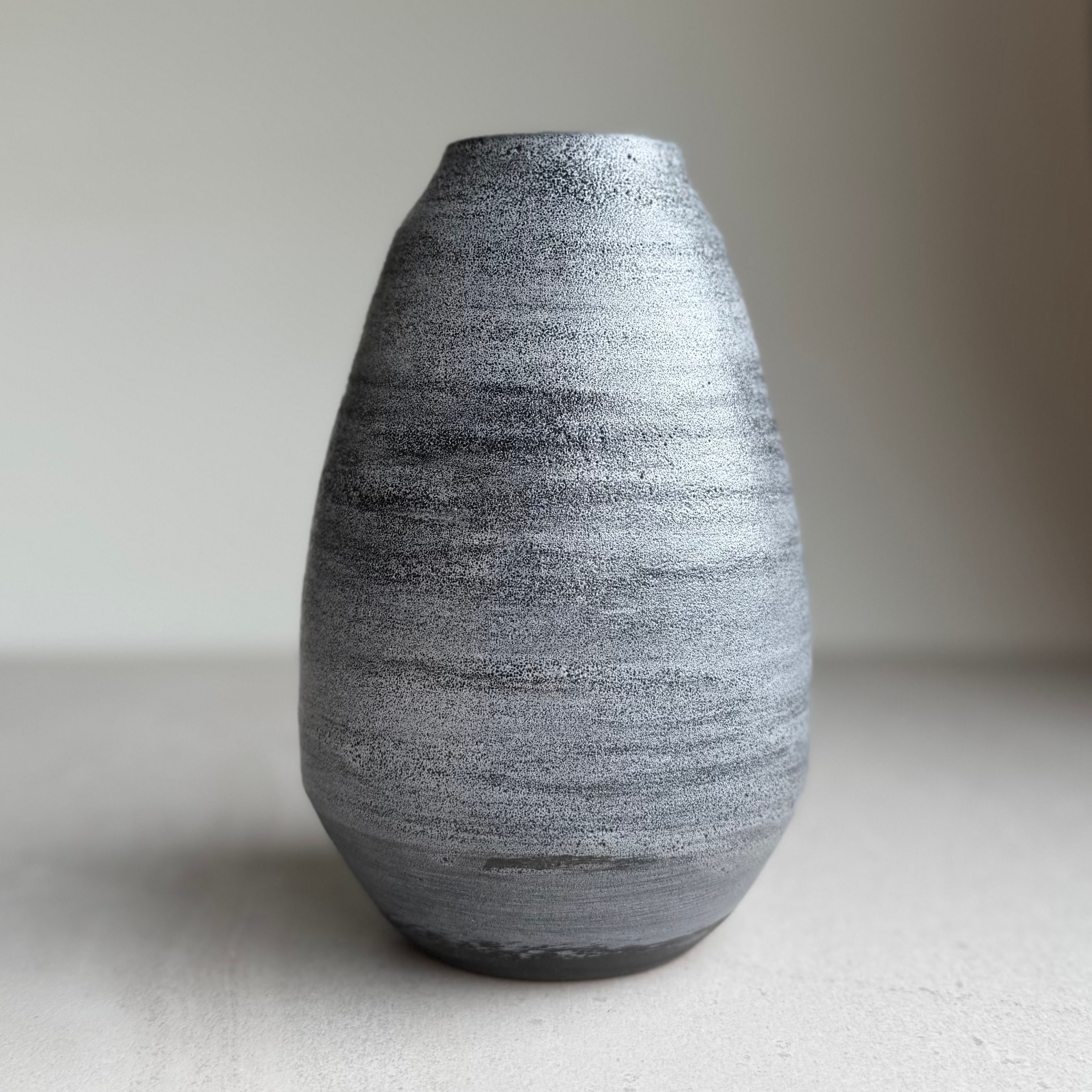 Sideboard Vase | Black & White | Vase Collection
