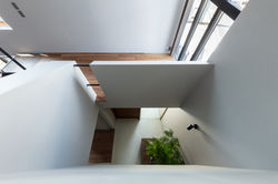 エントランスホール 吹き抜け