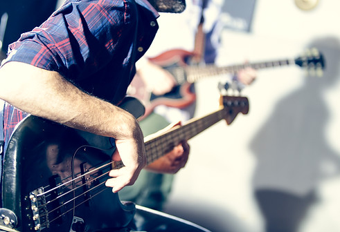 Suonare la chitarra