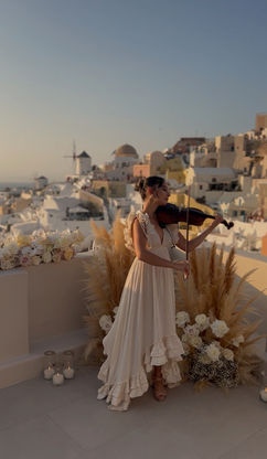 #santoriniviolinist #greeceviolinist #santoriniweddings #santoriniweddingviolin
