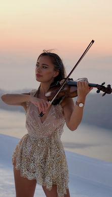 Beautiful Violinist
The prettiest violinist
Where can I book a fine violinist
Gorgeous Violinist