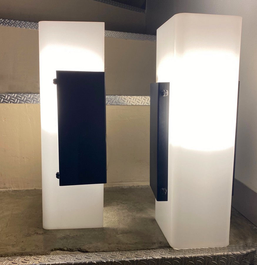 Thumbnail: Elégante Paire D'appliques murales Plexi