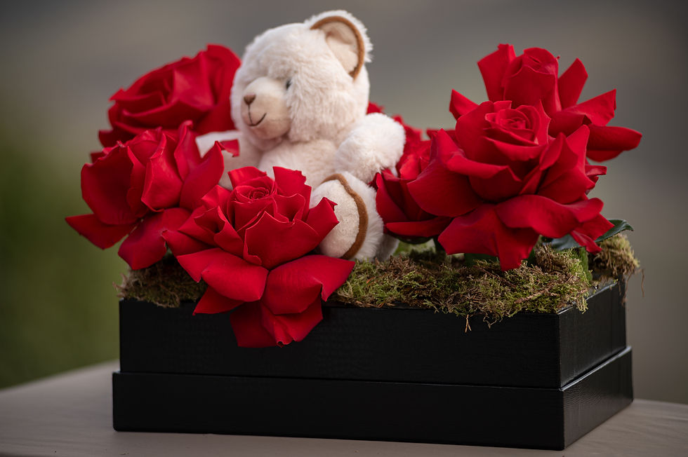 Miniatura: Cofanetto Romantico: "Rose Rosse e Orsacchiotto"